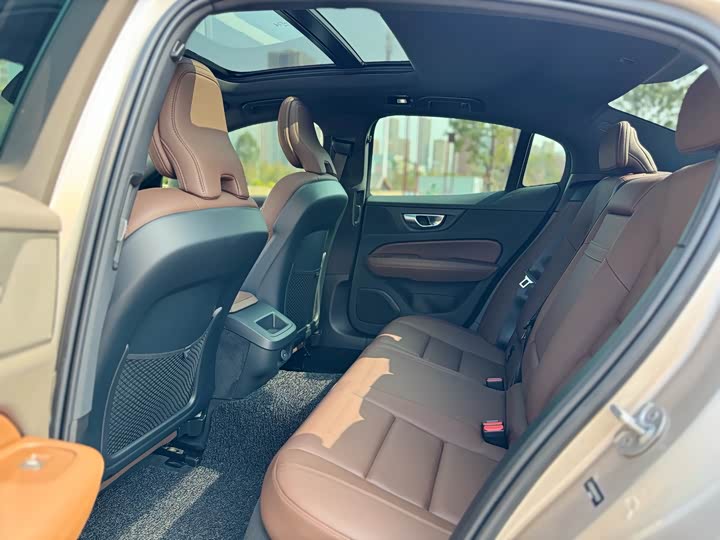 Фото 7 - Volvo S60