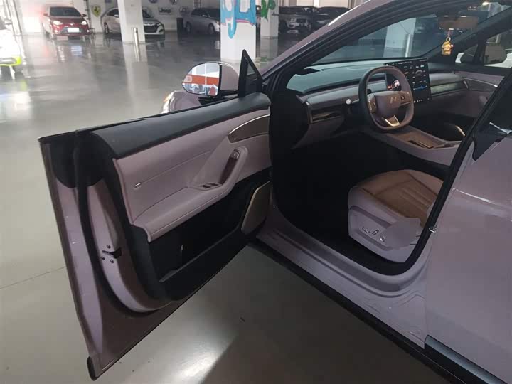 Фото 16 - Nio Onvo L60