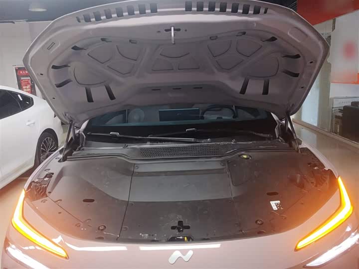 Фото 20 - Nio Onvo L60