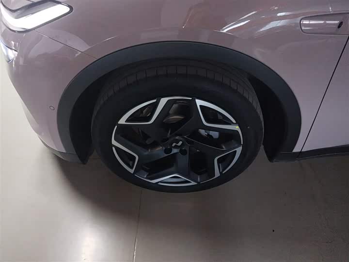 Фото 23 - Nio Onvo L60