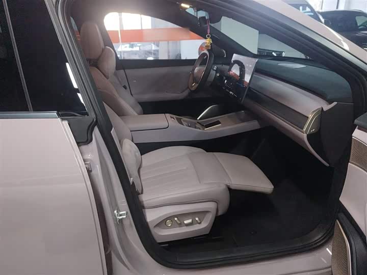 Фото 25 - Nio Onvo L60