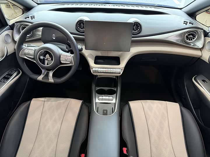 Фото 10 - BYD Dolphin