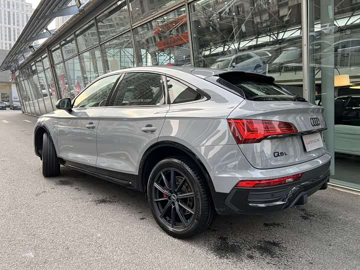 Фото 9 - Audi Q5L Sportback