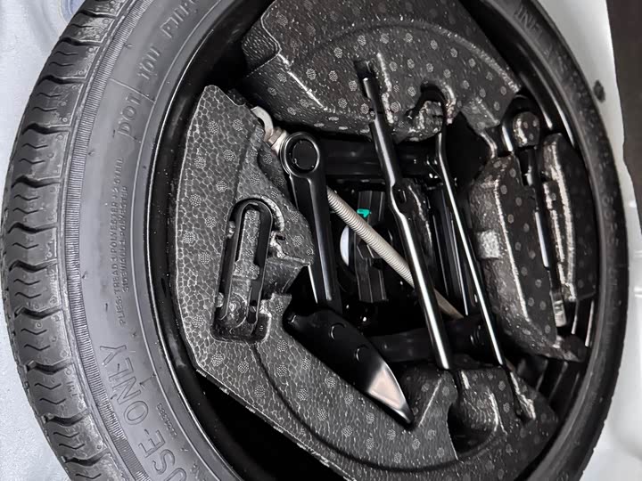 Фото 16 - Geely Emgrand