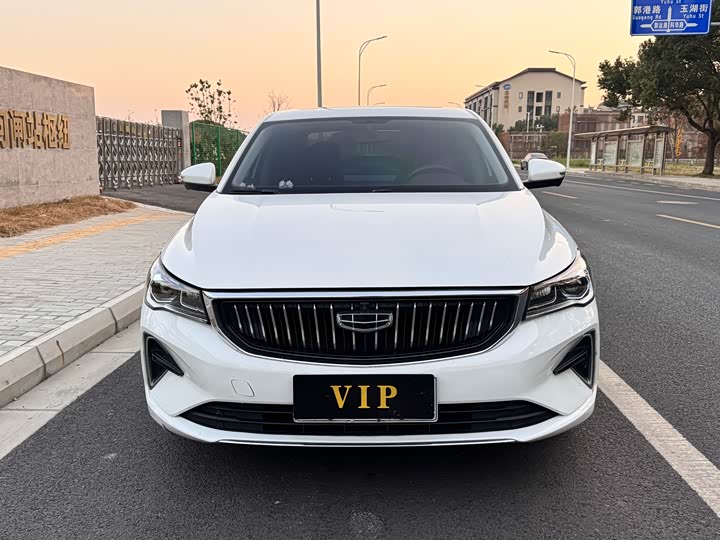 Фото 2 - Geely Emgrand