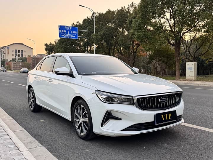 Фото 3 - Geely Emgrand