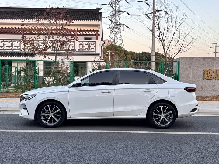 Фото 4 - Geely Emgrand