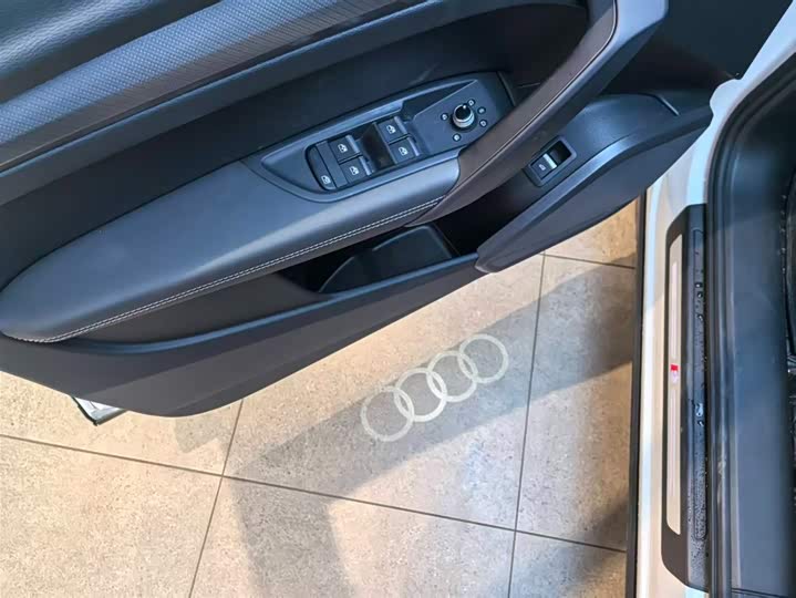 Фото 14 - Audi Q5L