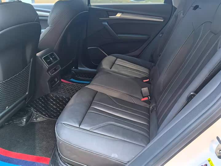 Фото 9 - Audi Q5L