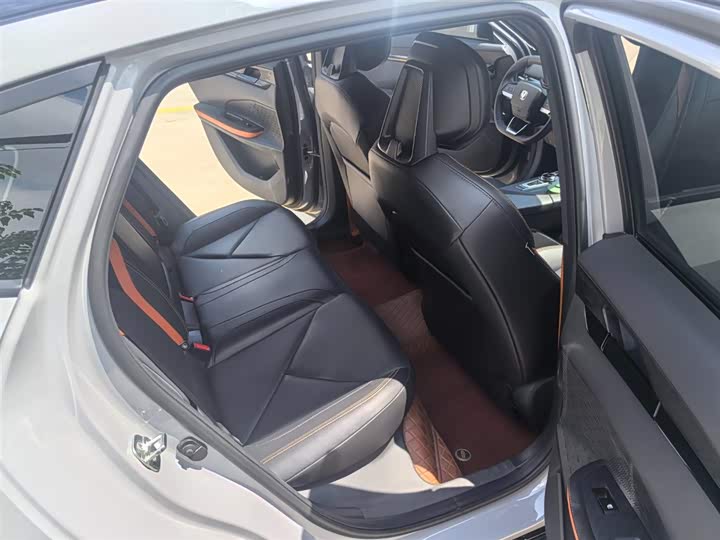 Фото 10 - Changan UNI-V