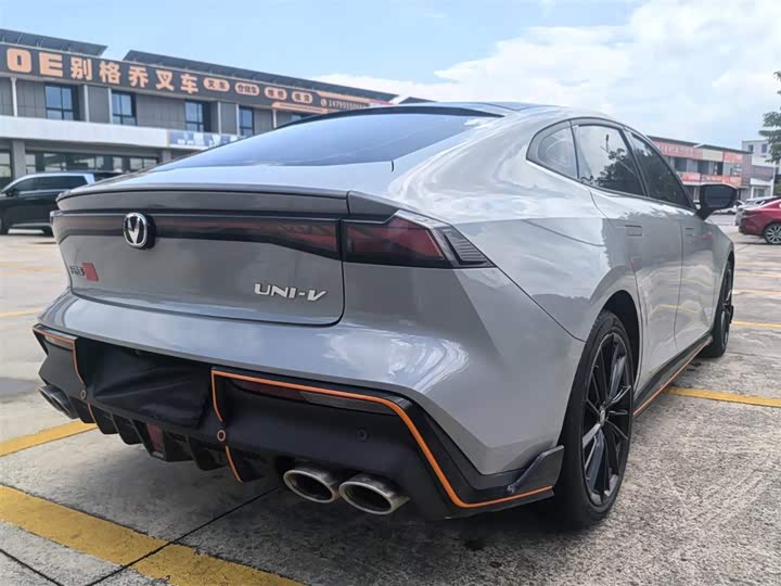 Фото 11 - Changan UNI-V