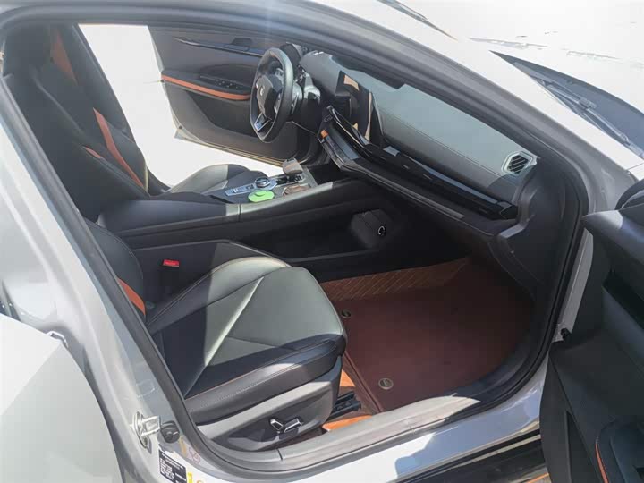 Фото 9 - Changan UNI-V