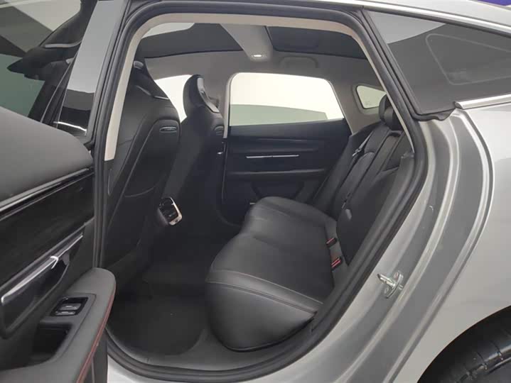 Фото 11 - XPeng P7