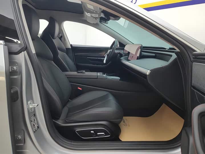 Фото 8 - XPeng P7