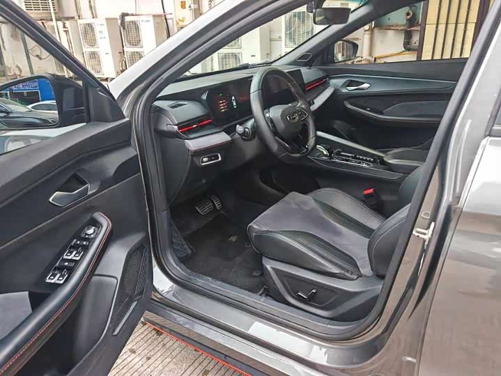 Фото 4 - Geely Binrui