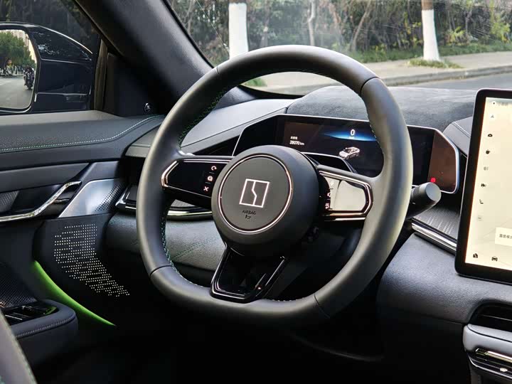 Фото 10 - Zeekr 001