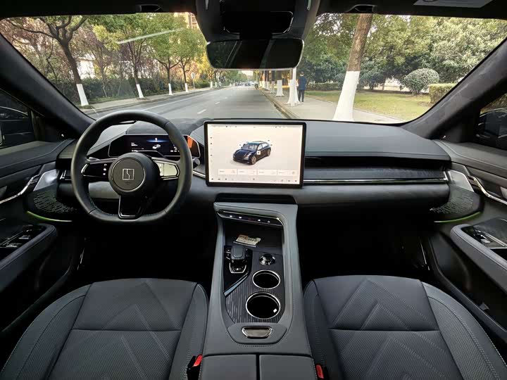 Фото 12 - Zeekr 001