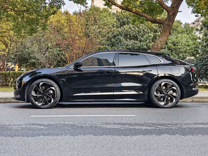 Фото 16 - Zeekr 001