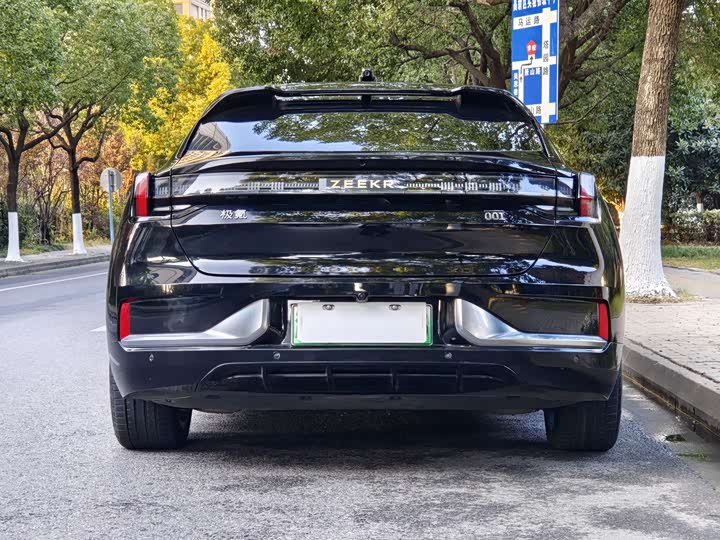 Фото 18 - Zeekr 001