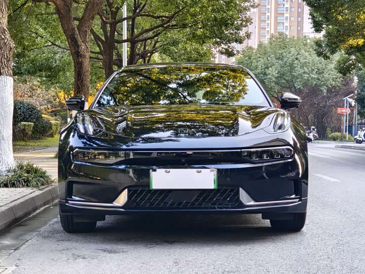 Фото 2 - Zeekr 001