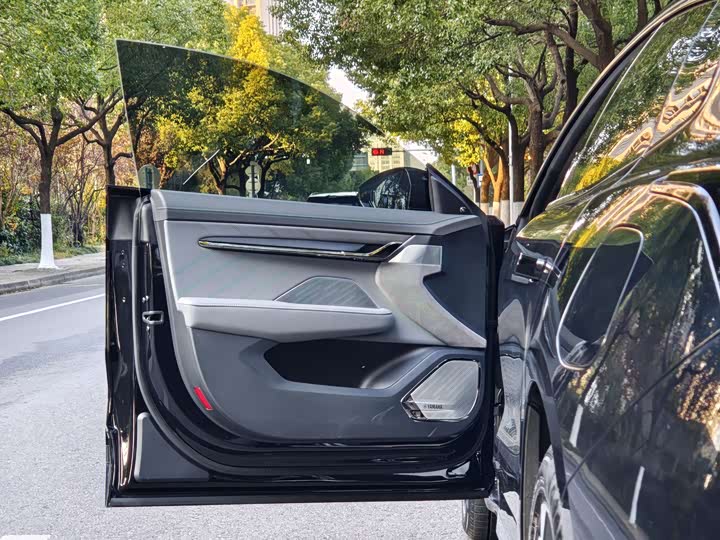 Фото 4 - Zeekr 001