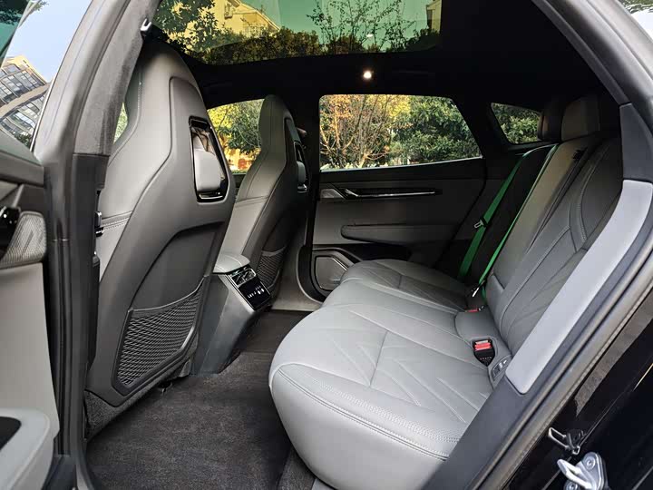 Фото 6 - Zeekr 001