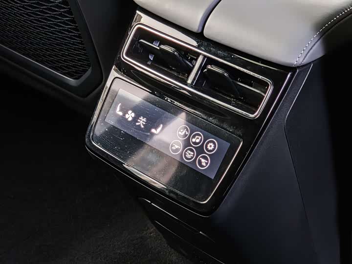 Фото 7 - Zeekr 001