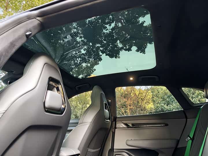 Фото 8 - Zeekr 001