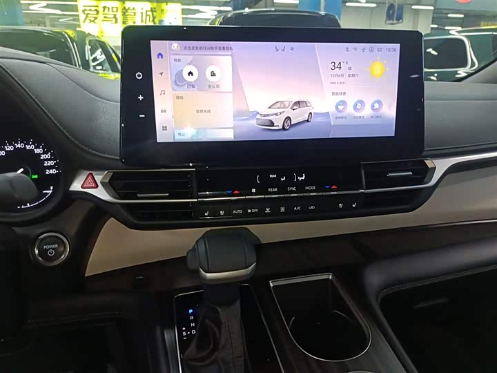 Фото 13 - Toyota Sienna