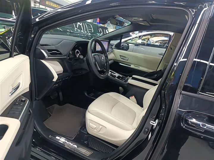 Фото 16 - Toyota Sienna