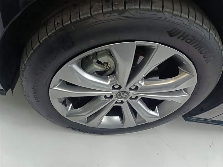 Фото 23 - Toyota Sienna