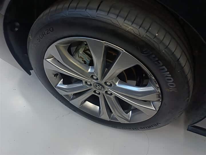 Фото 26 - Toyota Sienna