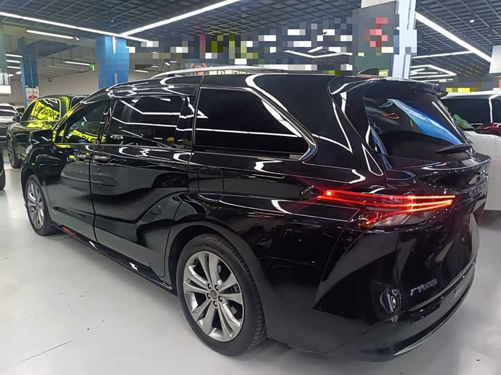 Фото 5 - Toyota Sienna