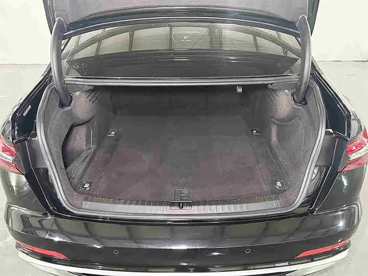 Фото 6 - Audi A6L