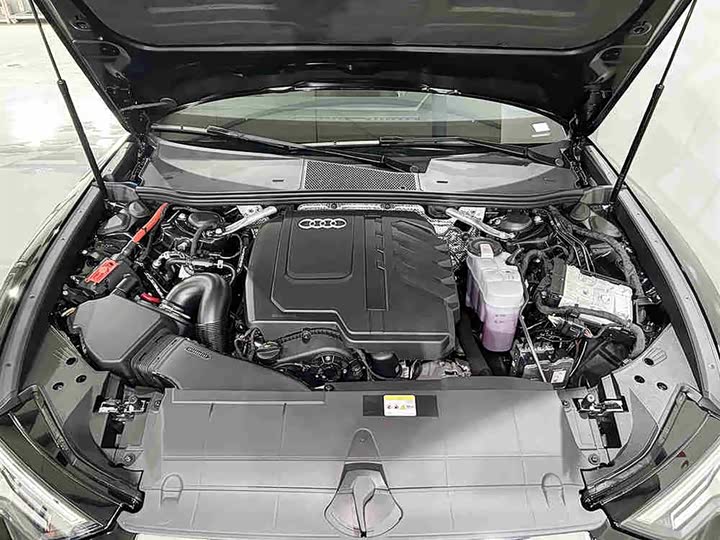 Фото 8 - Audi A6L