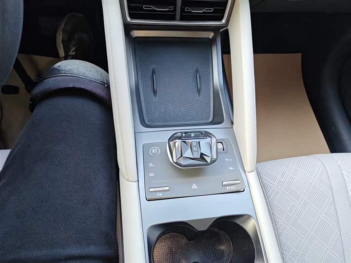 Фото 14 - BYD Yuan Up