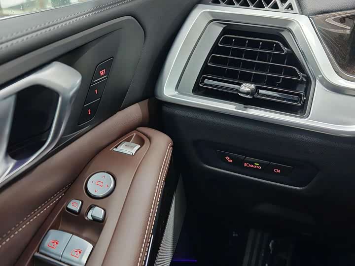 Фото 16 - BMW X5