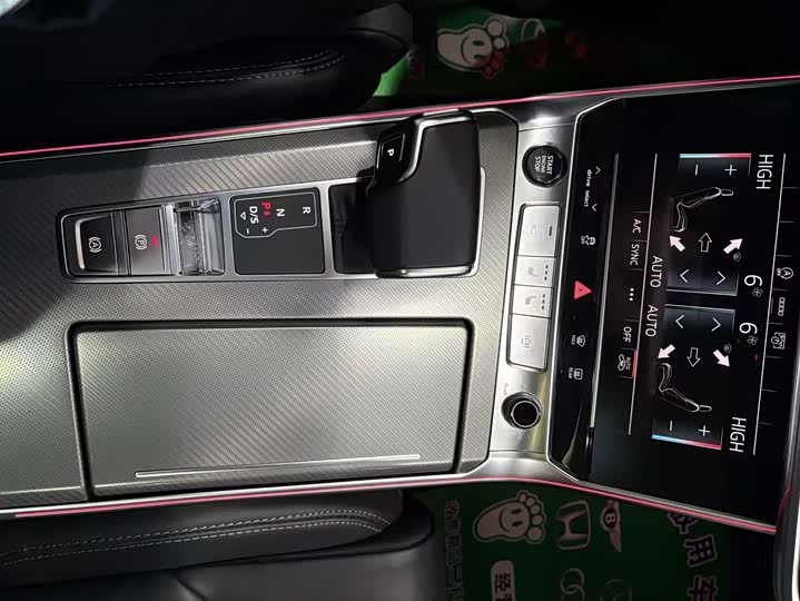 Фото 10 - Audi A6L