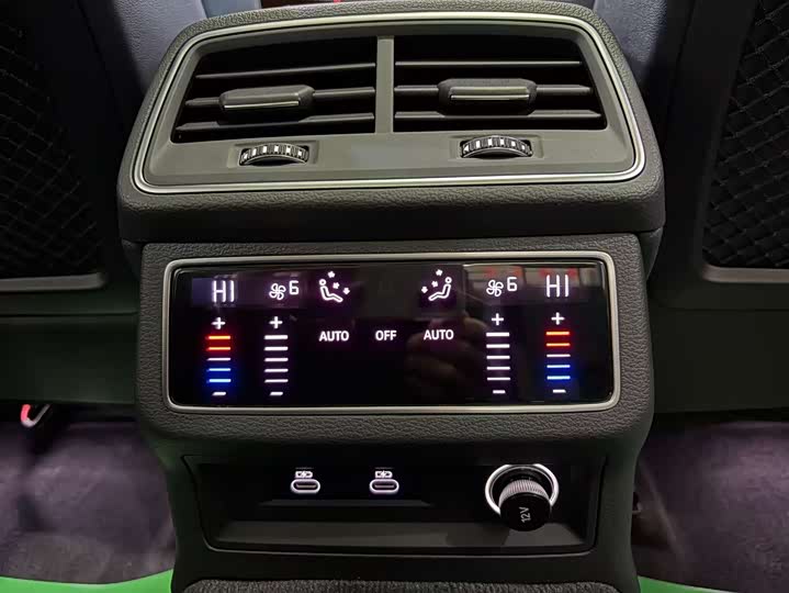 Фото 11 - Audi A6L