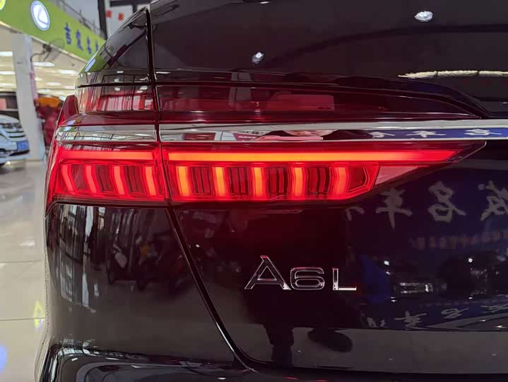 Фото 13 - Audi A6L