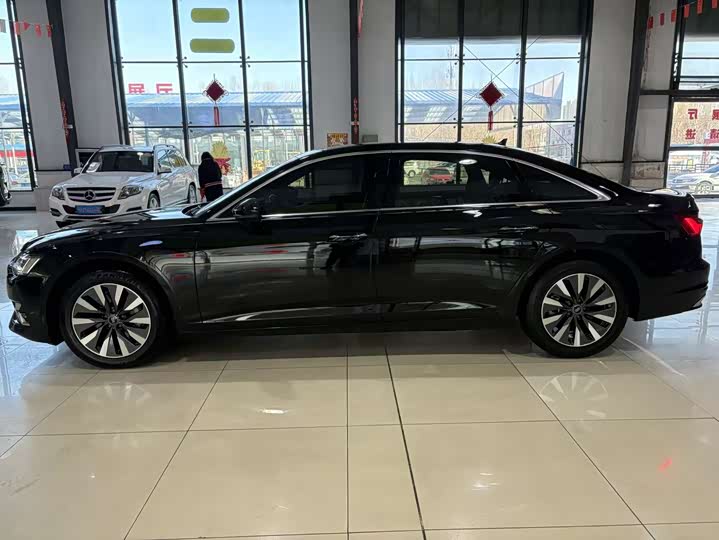 Фото 14 - Audi A6L