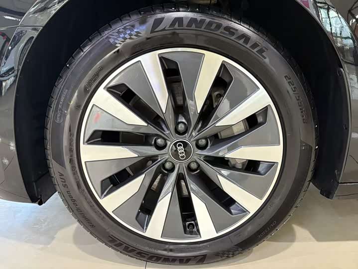 Фото 15 - Audi A6L