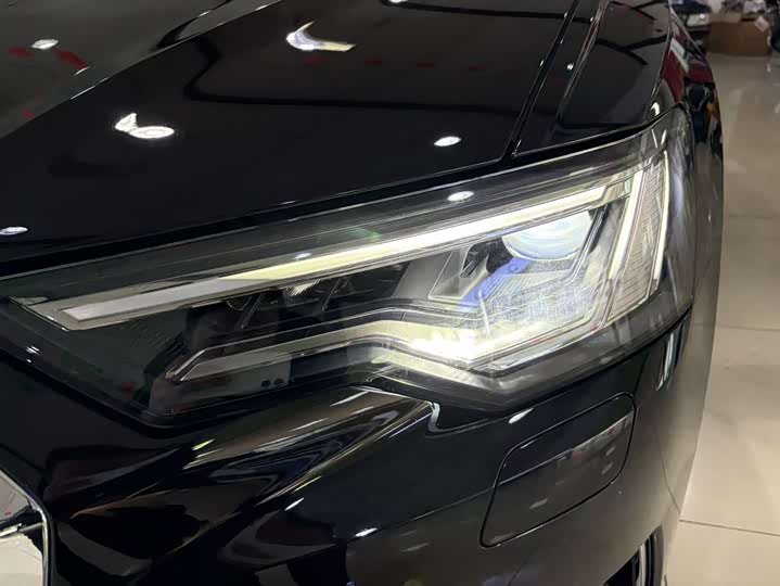 Фото 16 - Audi A6L