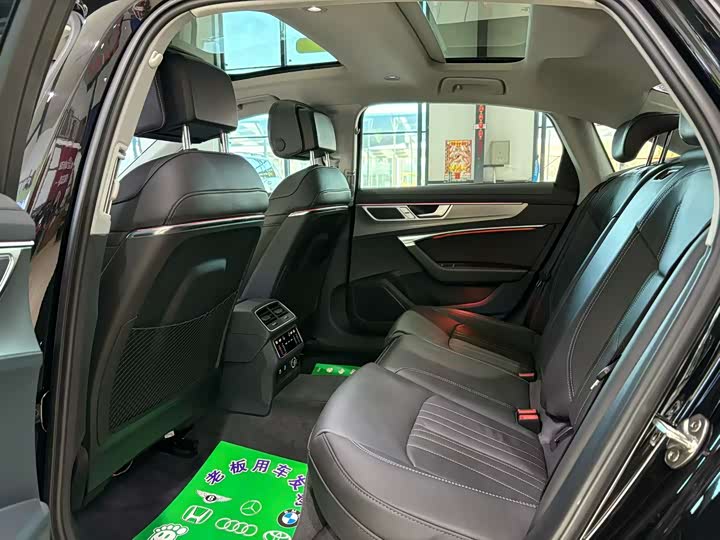 Фото 5 - Audi A6L