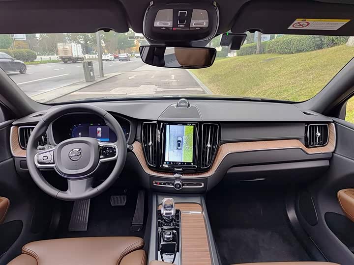 Фото 9 - Volvo XC60 Hybrid