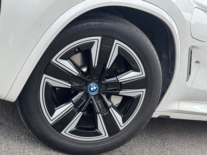 Фото 10 - BMW iX3