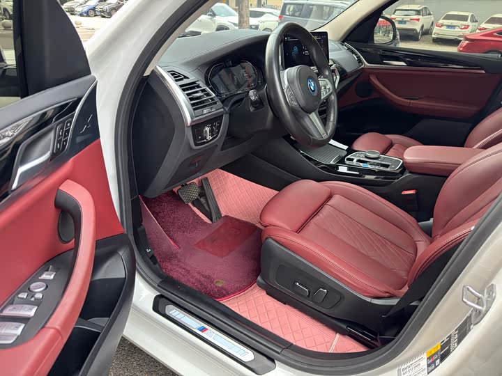 Фото 11 - BMW iX3