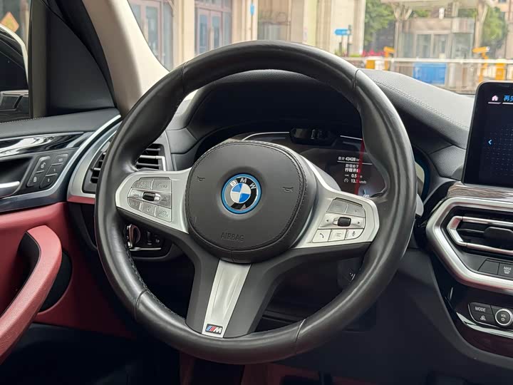 Фото 17 - BMW iX3