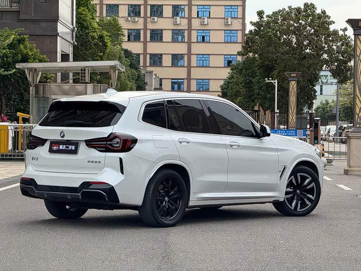 Фото 8 - BMW iX3