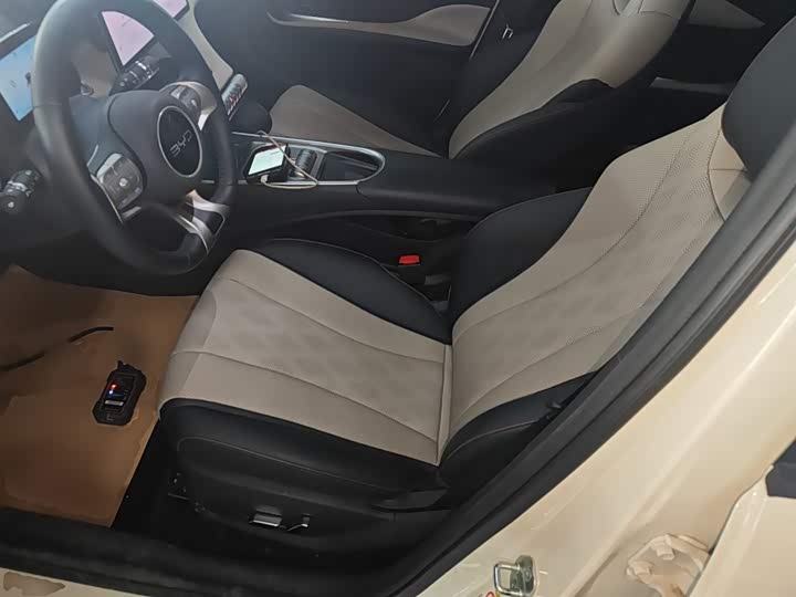 Фото 15 - BYD Dolphin